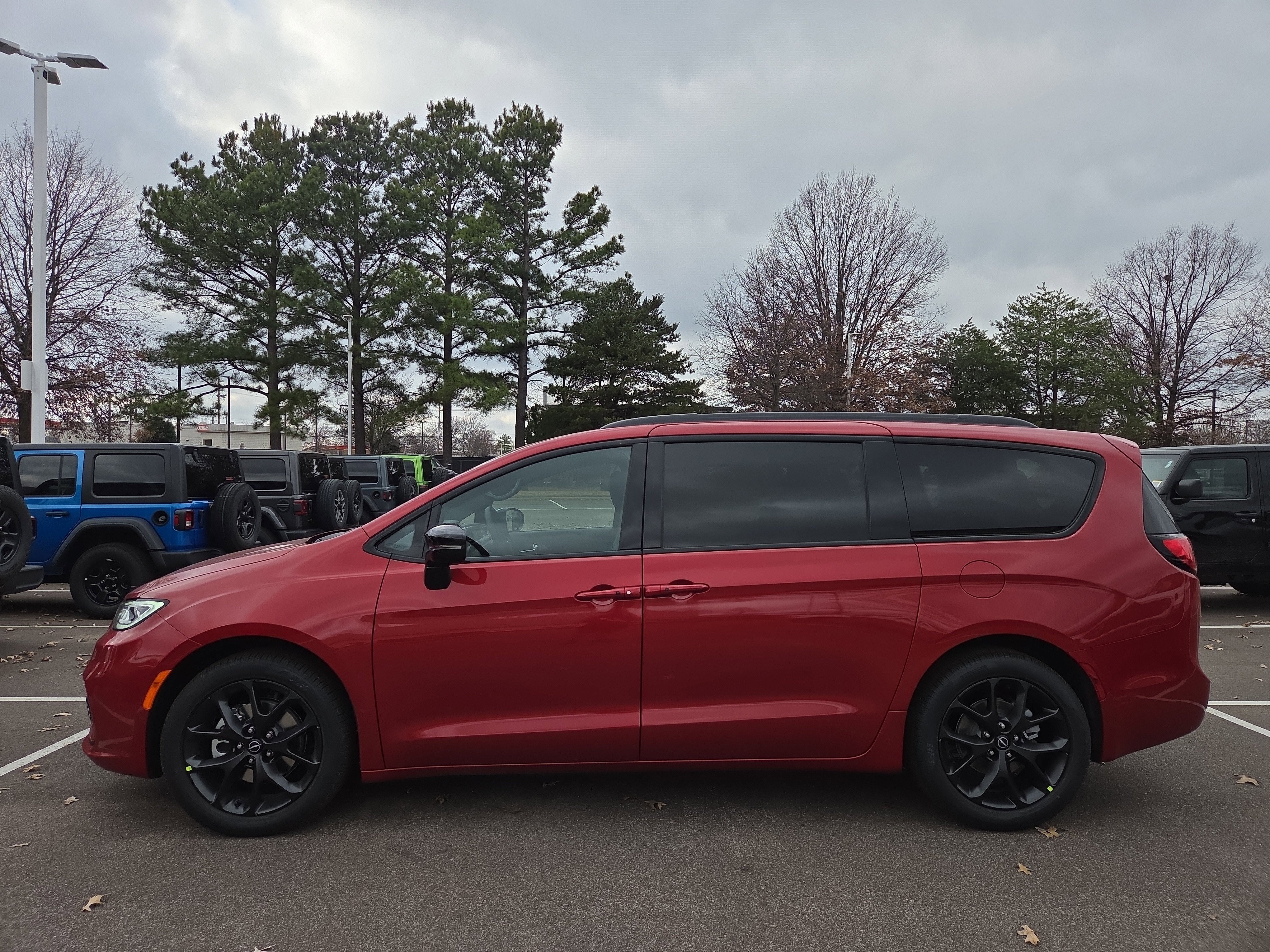 2026 Chrysler Pacifica Select