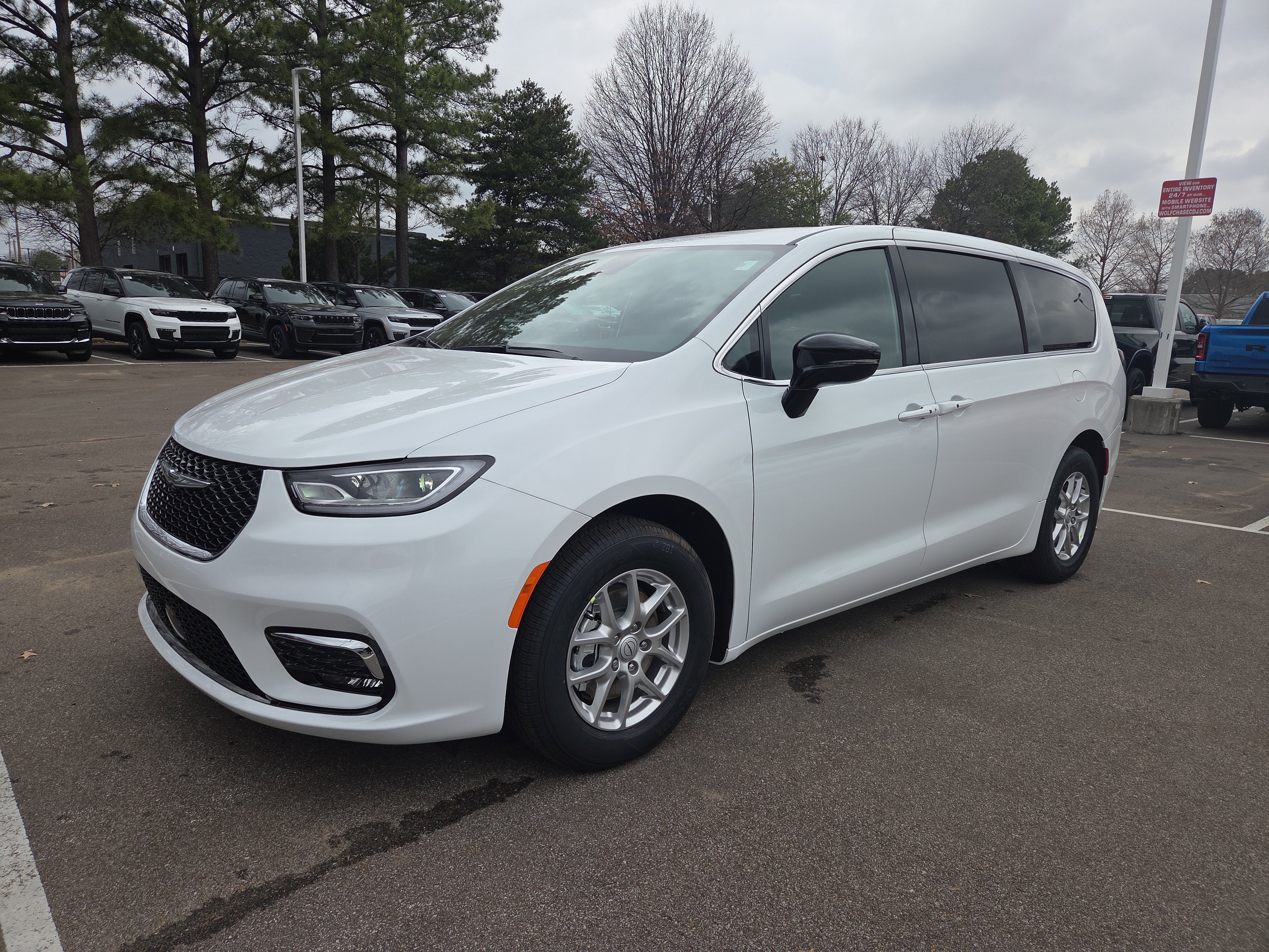 2026 Chrysler Pacifica Select