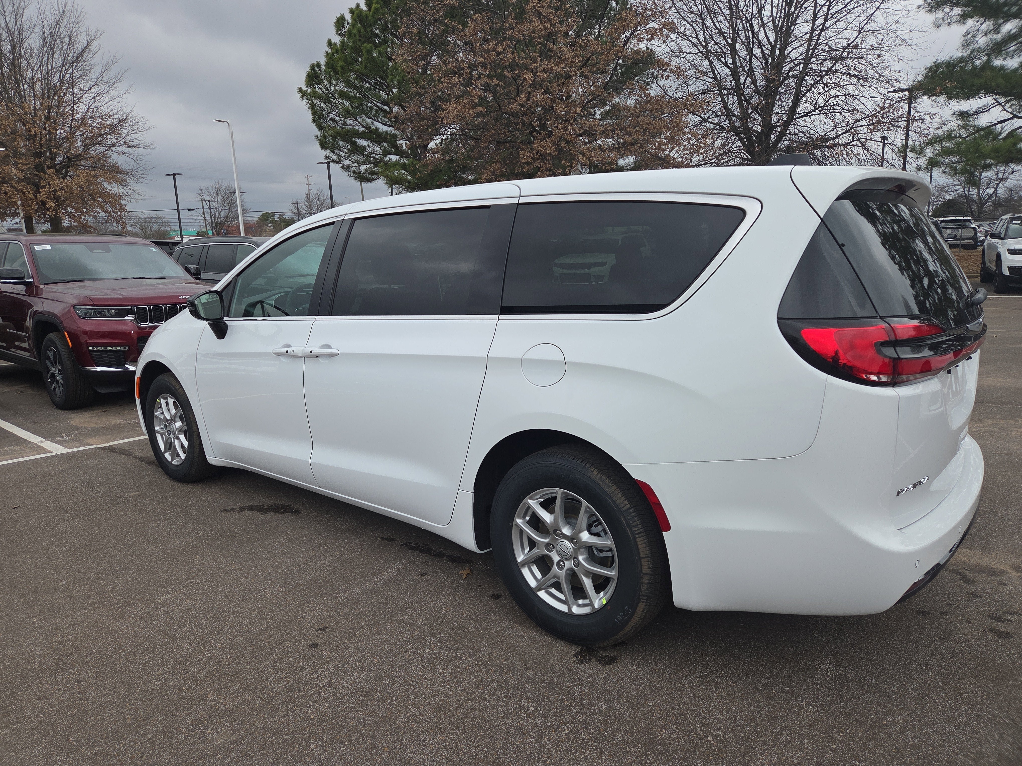 2026 Chrysler Pacifica Select