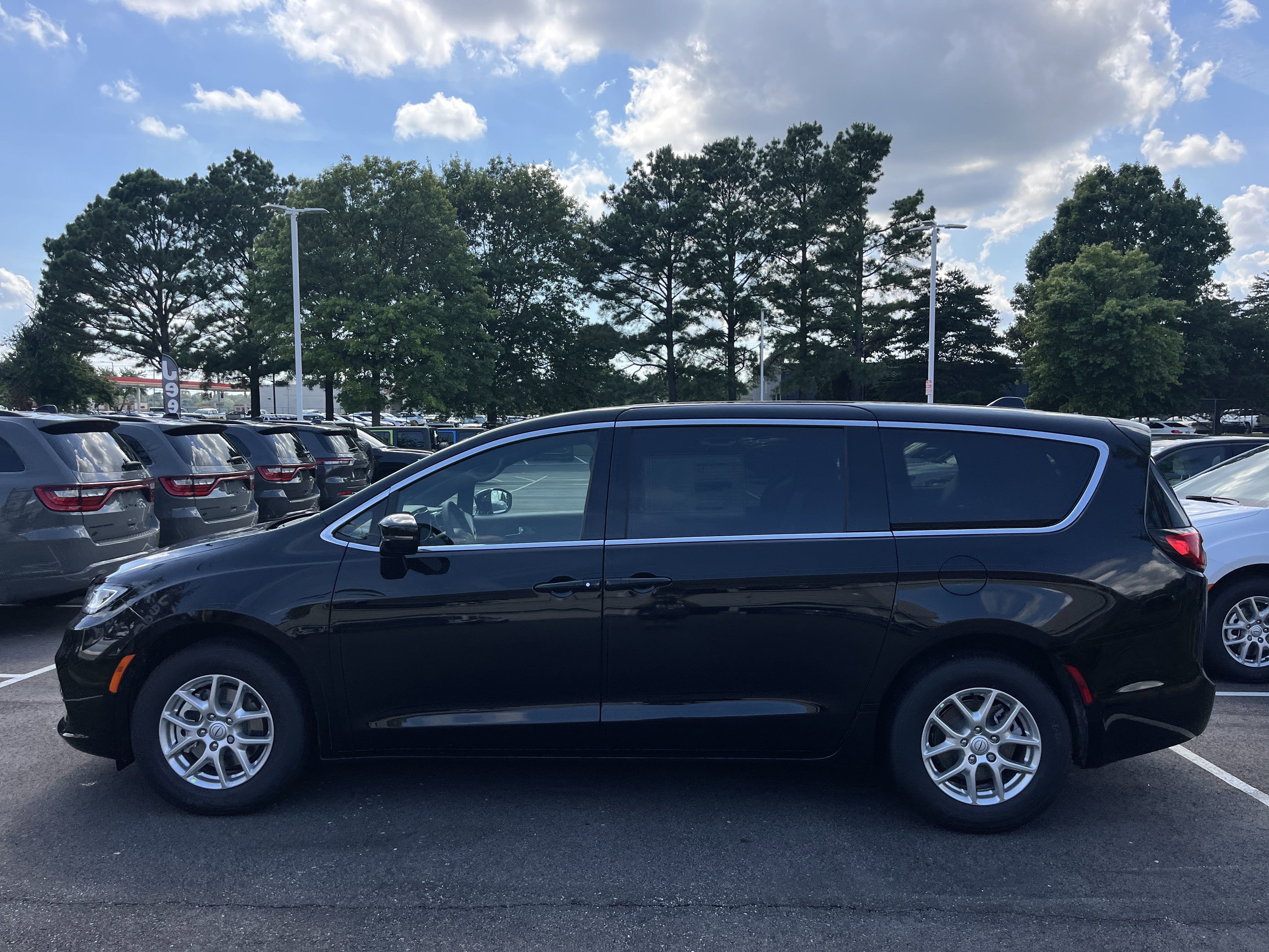 2025 Chrysler Pacifica Select