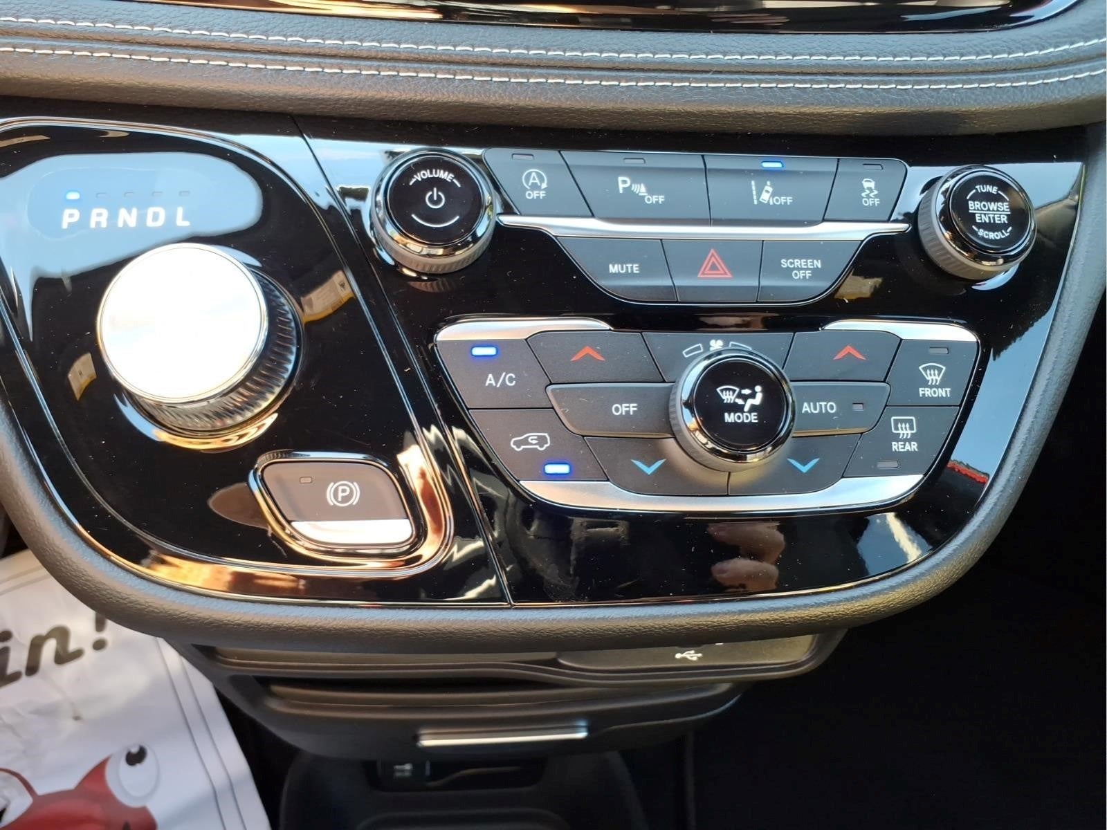 2027 Chrysler Pacifica Select