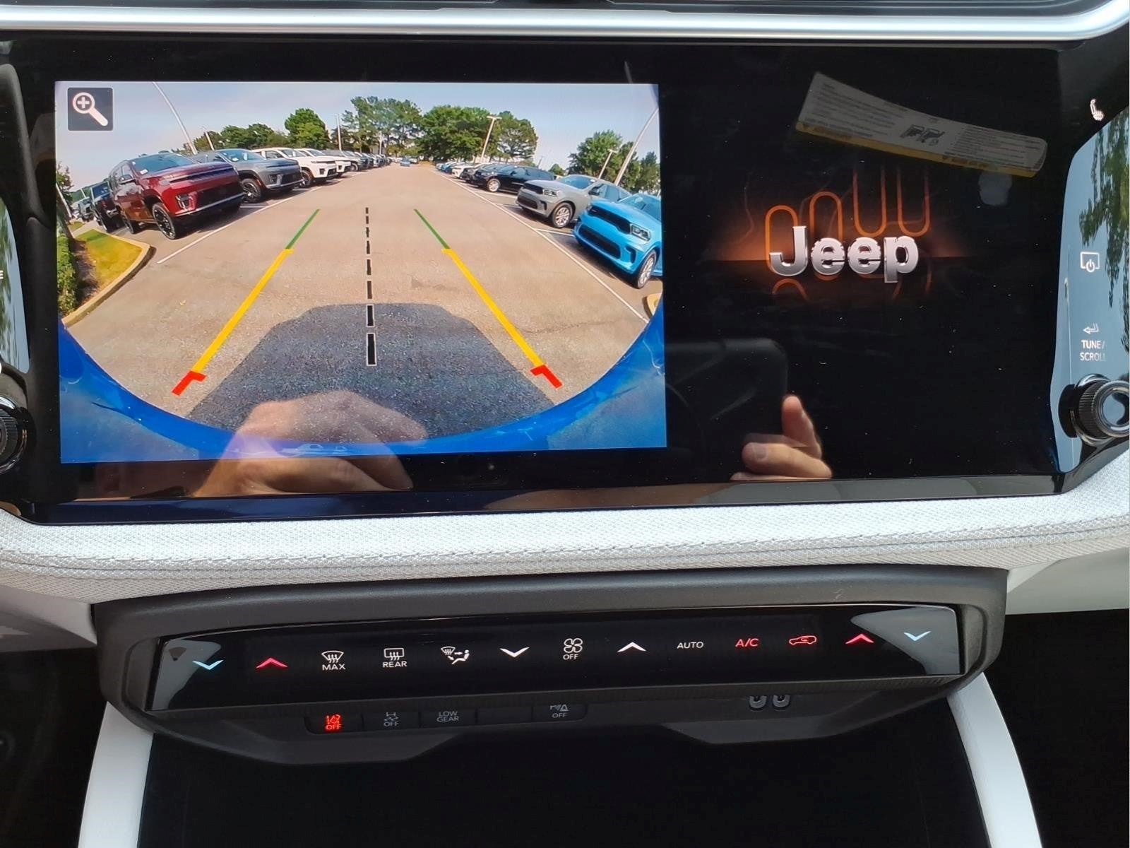 2026 Jeep Cherokee Laredo