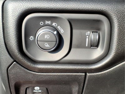 2026 RAM 1500 Express Crew Cab 4x4 5'7" Box