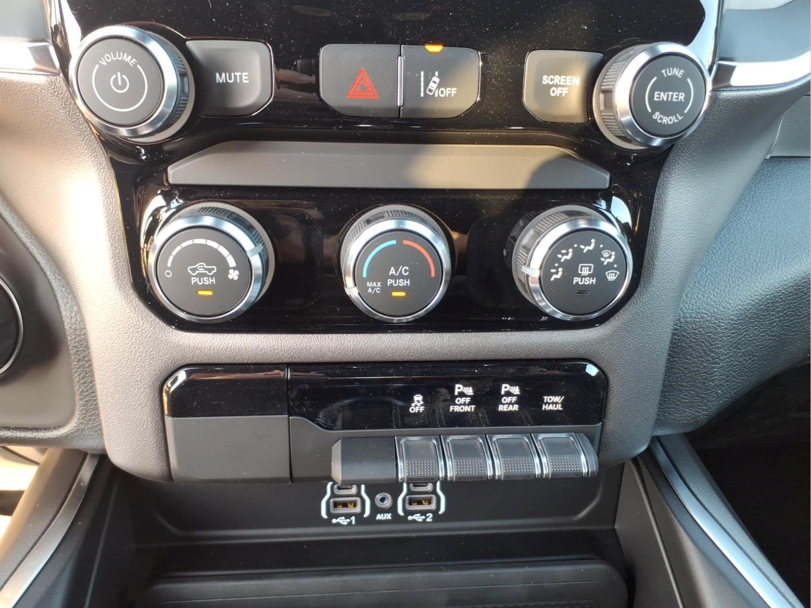 2026 RAM 1500 Express Crew Cab 4x4 5'7" Box
